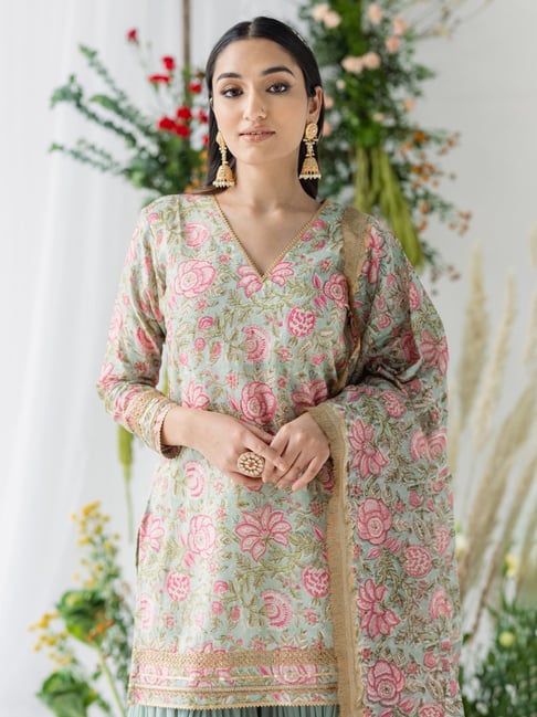 Lakhnavi Fabrics Women's White Casual Lucknowi Chikan Kurta : Amazon.in:  Fashion