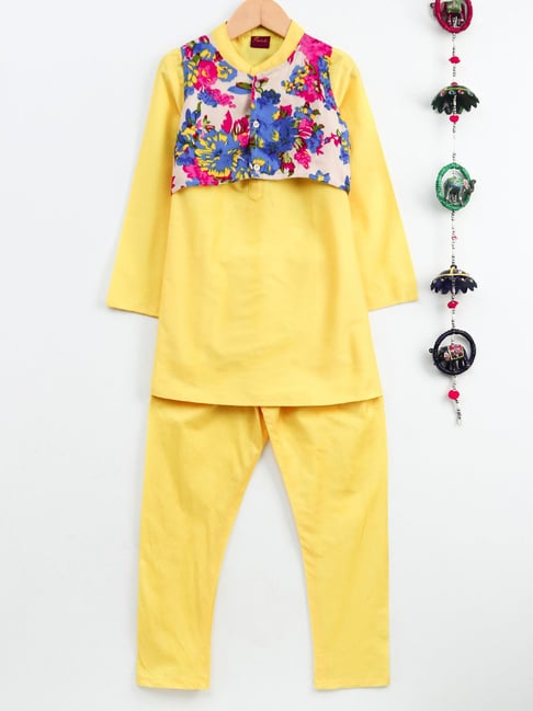 TWISHA Kids Yellow Off White Floral Print Full Sleeves Kurta Pyjamas  with Jacket
