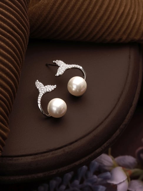 8.6 mm Tahitian Pearl and Baguette Diamond Earrings in 18k white gold  (GE-6002)