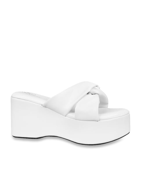 White wedge discount flip flop sandals