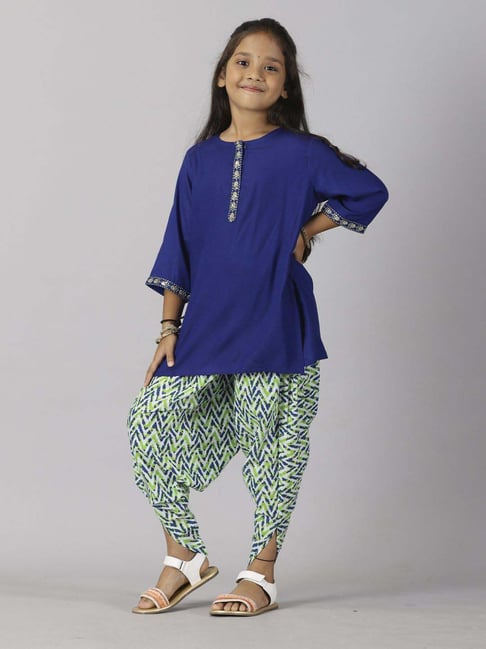 Kiddopanti Kids Royal Blue & Green Embroidered Kurta Set-picture-39