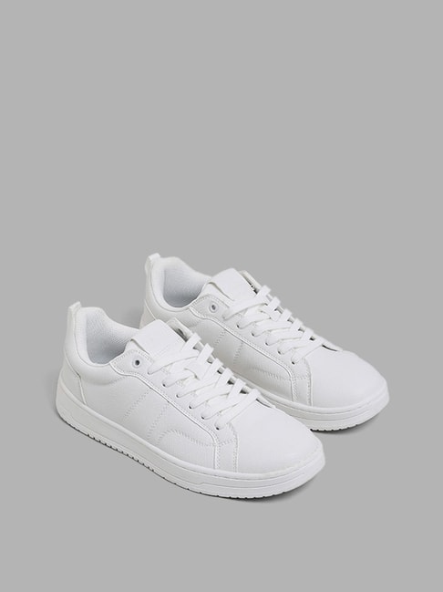 Display more than 150 soleplay white sneakers