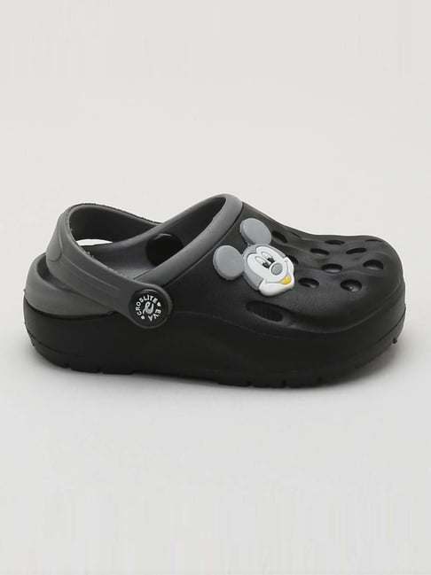 Priaansha Kids Black & Grey Back Strap Clogs