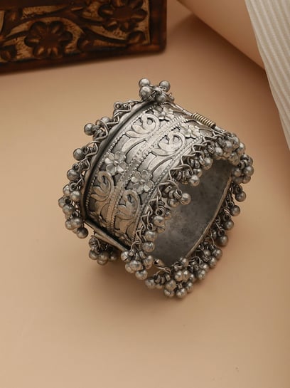 Nepali Vintage Silver Cuff Bracelet with Turquoise and Onyx Cabochon – The  Treasure Tower