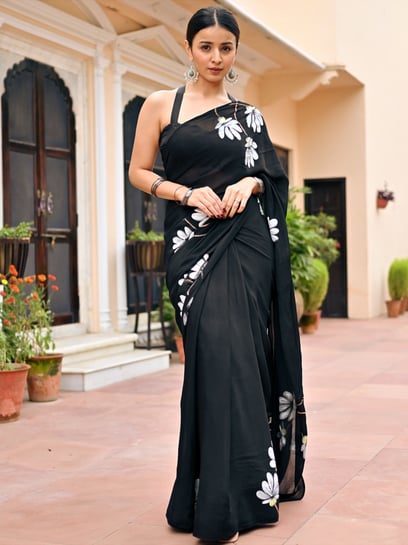 Engrossing Black Soft Silk Saree With Super classy Blouse Piece –  LajreeDesigner