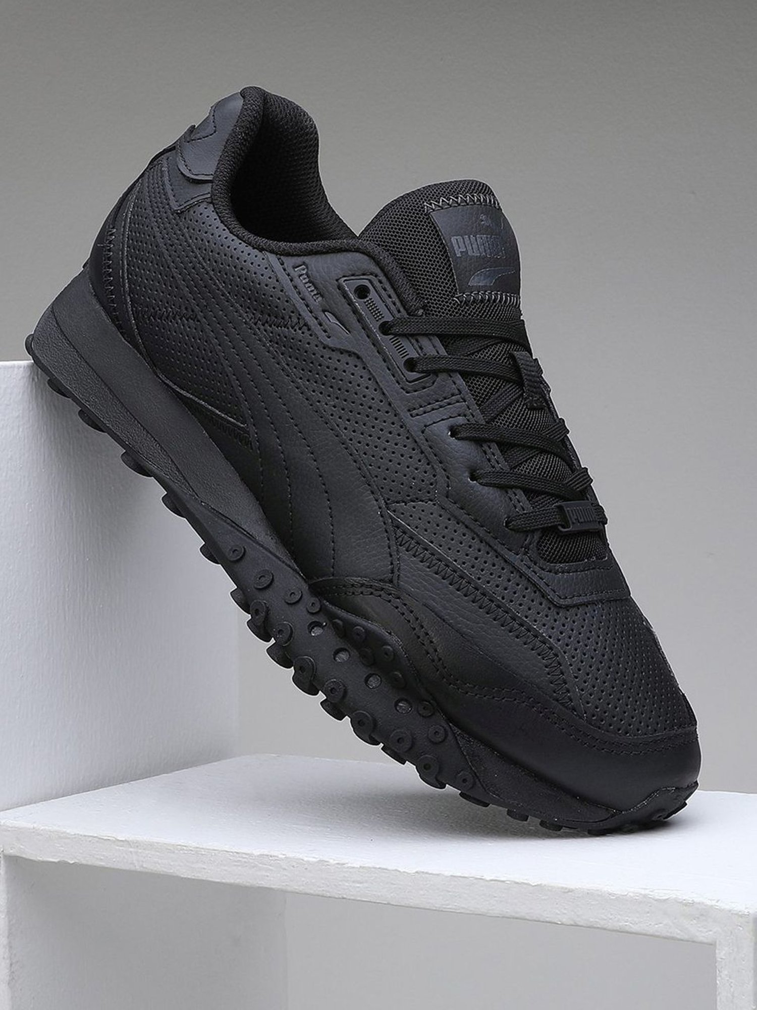 Puma on sale thunder black