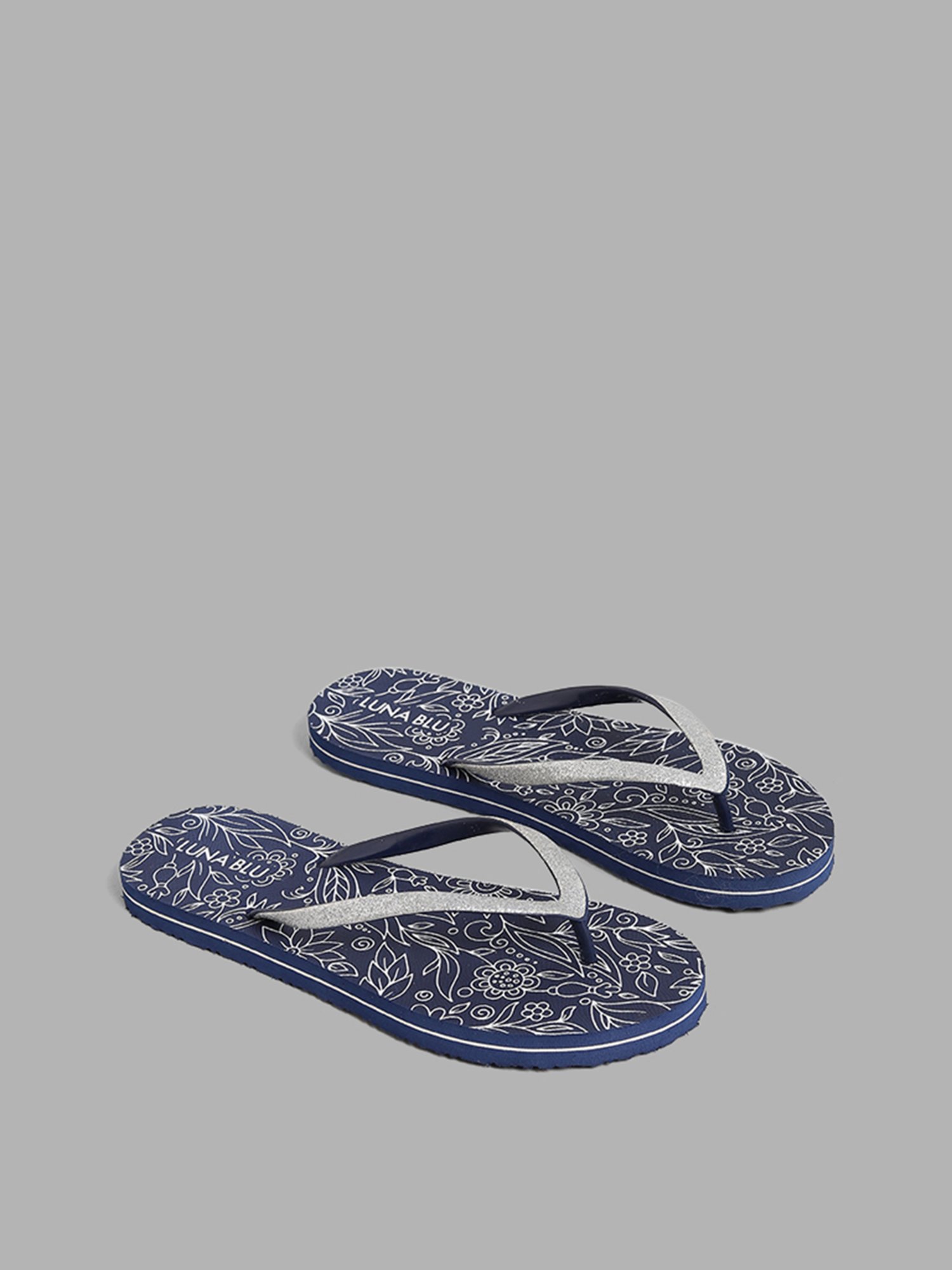 Luna blue 2025 flip flops