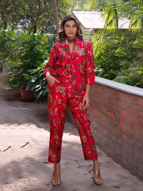 Eeshva India Red Rangaa Re Kareena Printed Blazer Jacket with Pants In Silk
