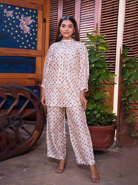 Buy Pink Printed Collar Neck Short Kurta With Pants by BAIRAAS PRET at  Ogaan Market Online Shopping Site