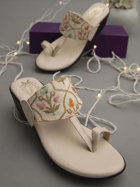 Shoetopia Kids Beige Toe Ring Sandals