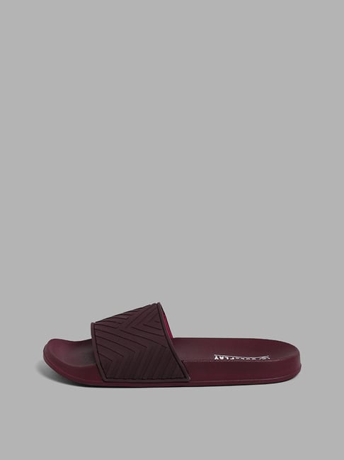 Maroon discount adidas slides