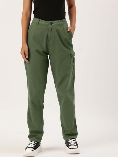 Cute simple outfit | Green cargo pants outfit, Green pants outfit, Cargo  pants outfit