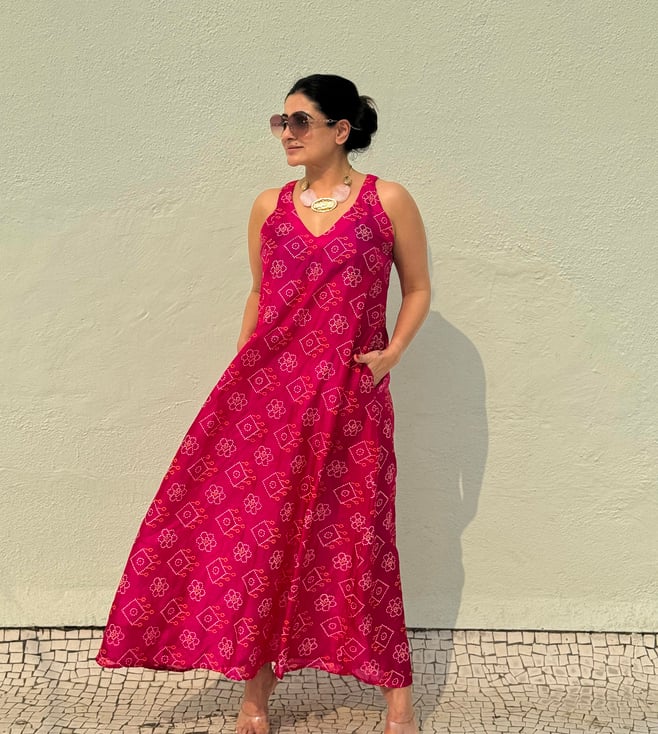 Buy Raishaa Fuschia Bandhani Silk Halter Midi Dress for Women Online @ Tata  CLiQ Luxury