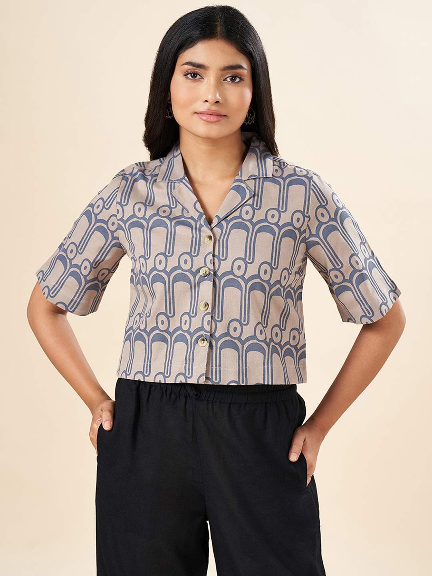 akkriti crop top