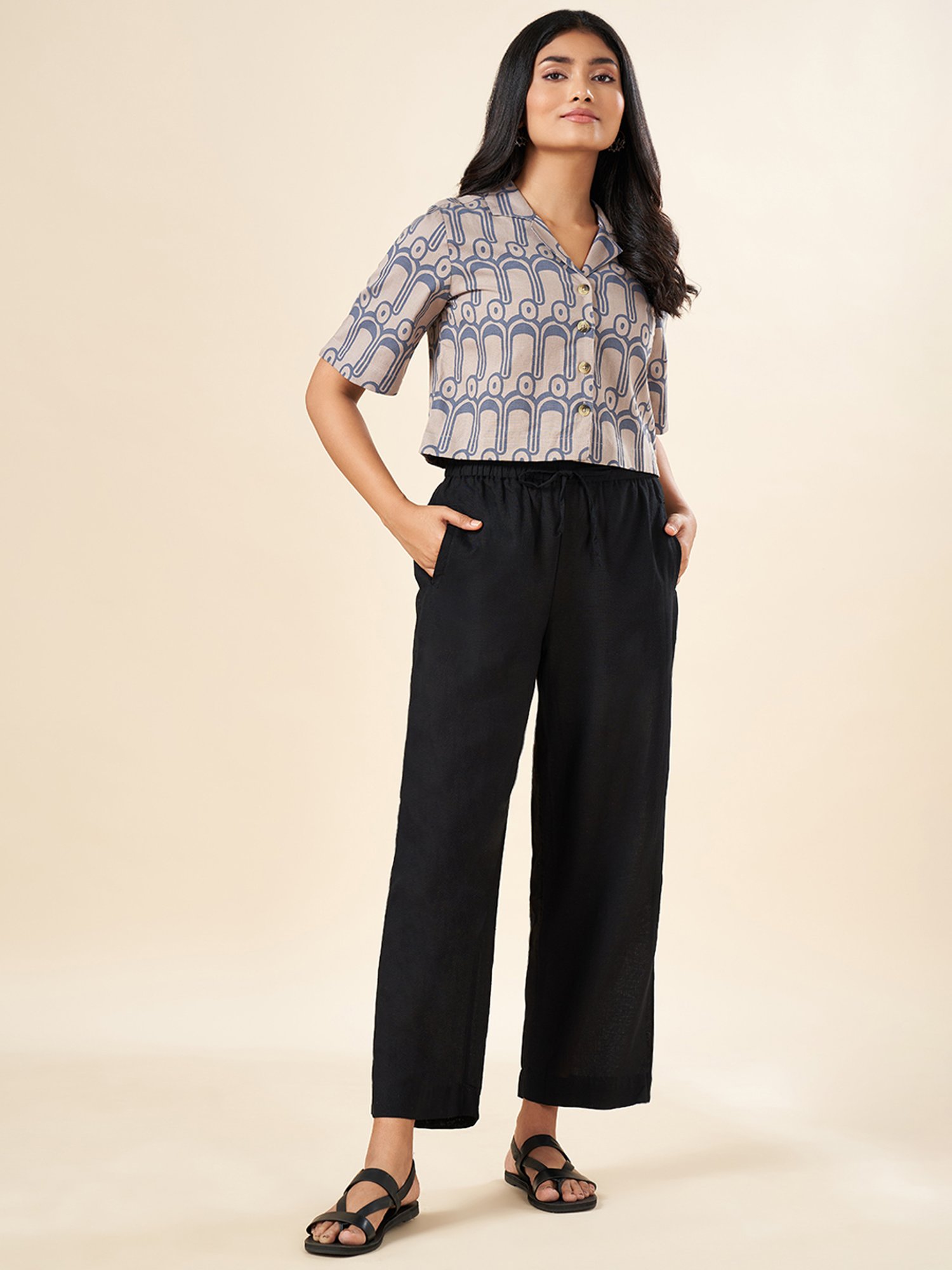 akkriti crop top