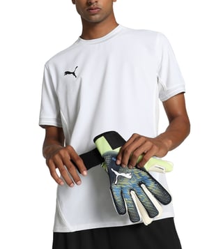 Puma White teamFINAL Slim Fit T-Shirt styled with Puma Sport Green teamFINAL Slim Fit T-Shirt