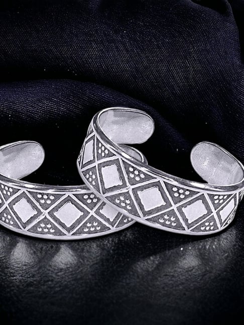 Buy Feeling Andamaina Pink Stone Oxidised Toe Rings In 925 Silver