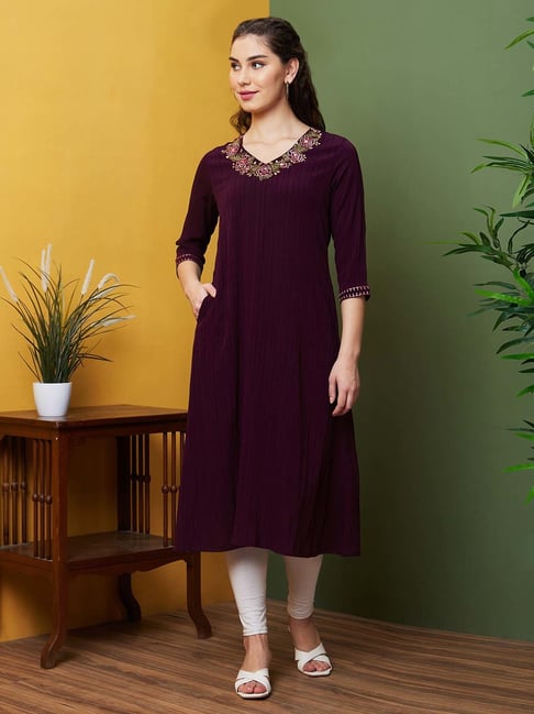 Globus Purple Embroidered Straight Kurta-image-30
