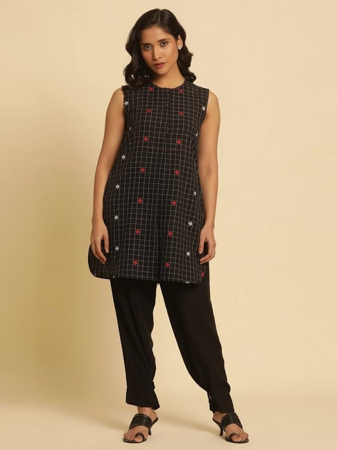 W Black Cotton Embroidered Tunic-picture-39
