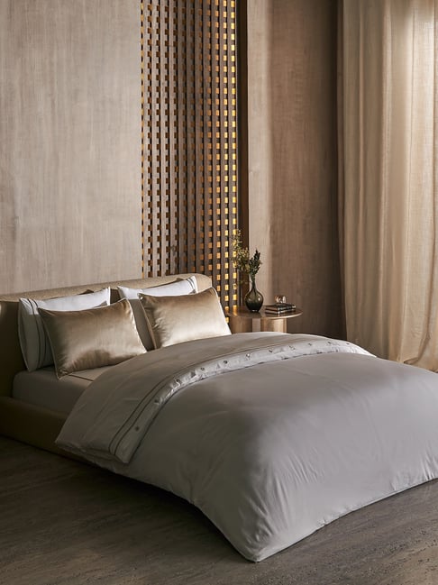 DDecor Beige & White 180 TC Cotton King Bedding Set