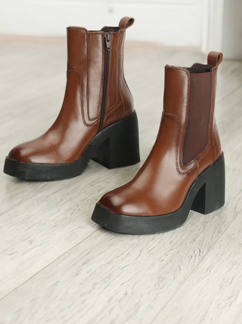 Elle Women's Tan Chelsea Boots-picture-45