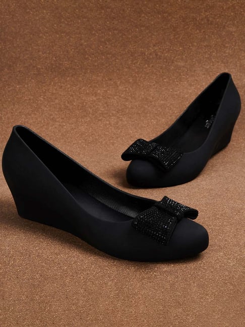 Ginger by Lifestyle Women's Black Wedge Pumps