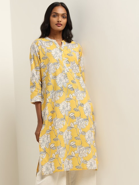 Trendy look white chanderi silk kurta designs for ladies | Priya Chaudhary