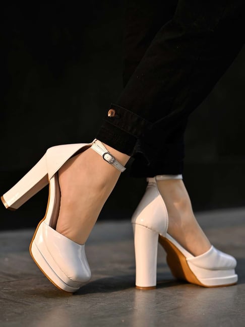 Shoetopia Kids Beige Ankle Strap Sandals