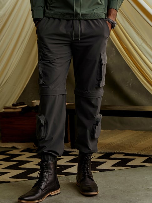 Anybody able to ID the black cargo pants? Or recommend a brand that makes  similar cargo pants? : r/findfashion