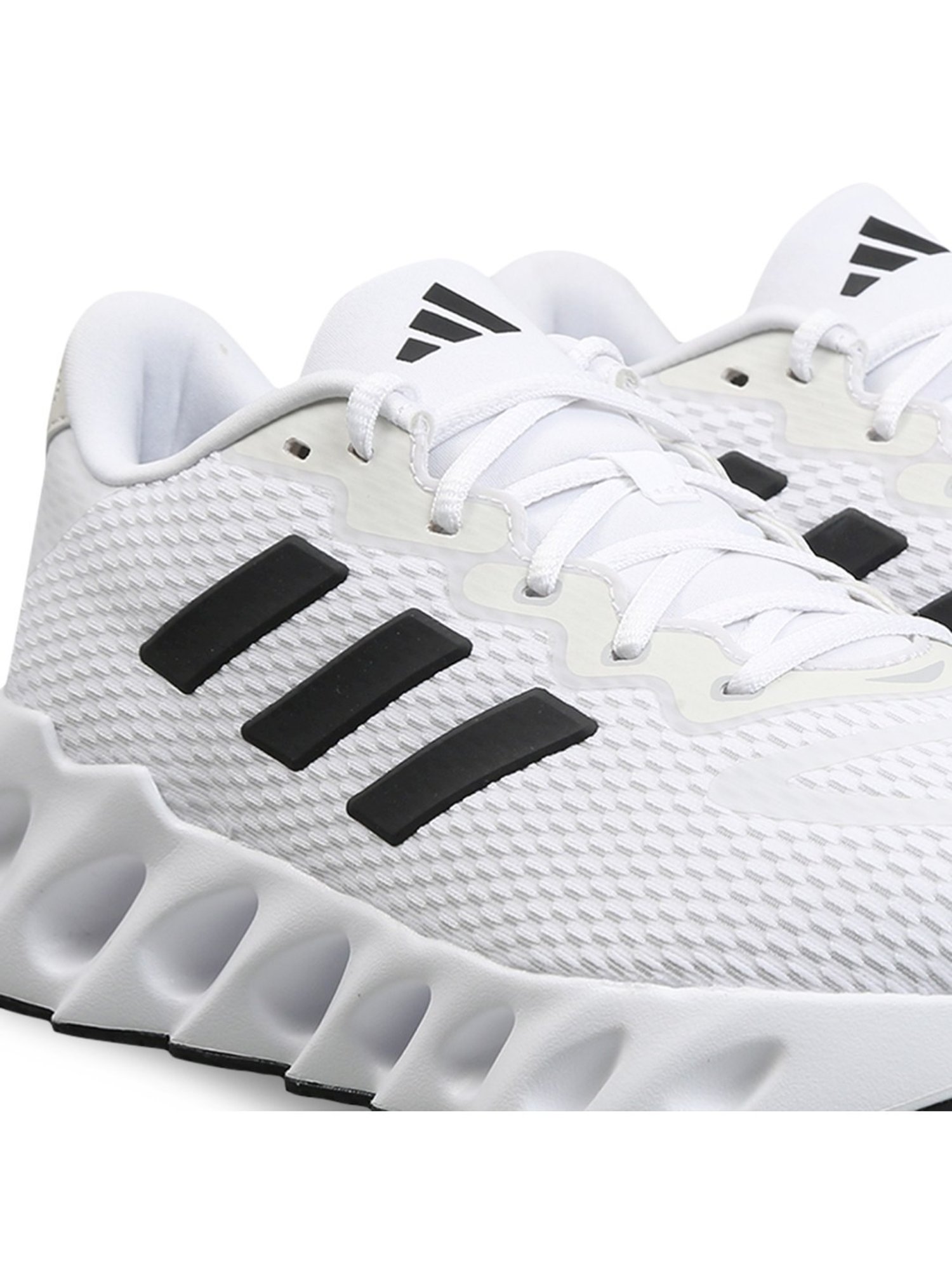 8000 Kicks RUN/380/WHITE W8 【公式通販】