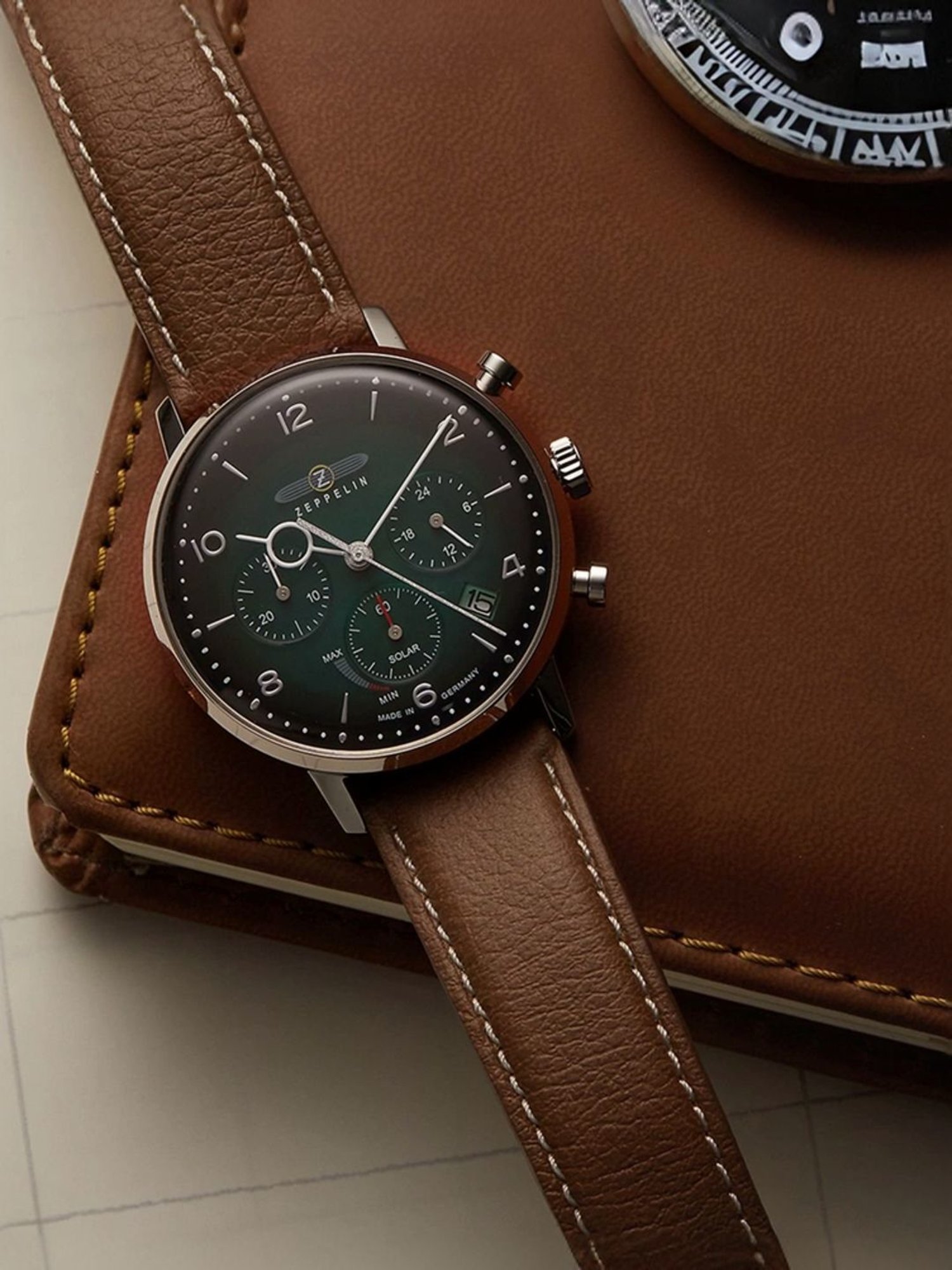 洋書 Saorin Zeppelin Leather Lz 129 Hindenburg Analog Beige Dial Color