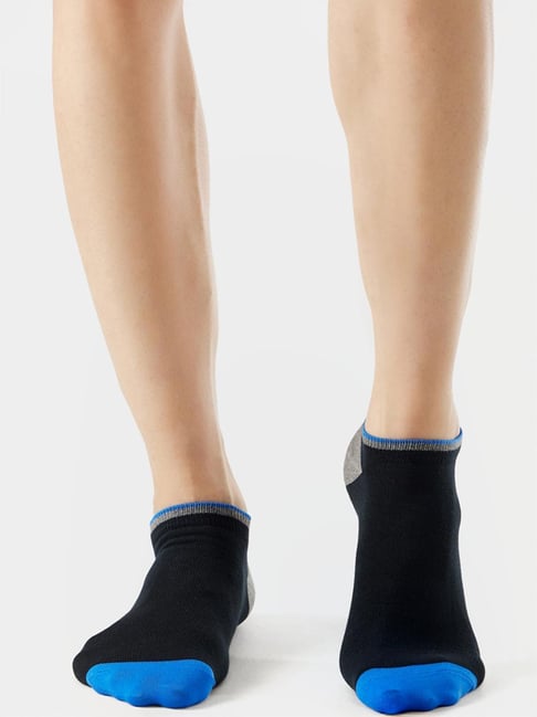 Jockey 7052 Black Cotton Crew Length Socks with Stay Fresh Treatment - Pack of 2 (Pattern May Vary)