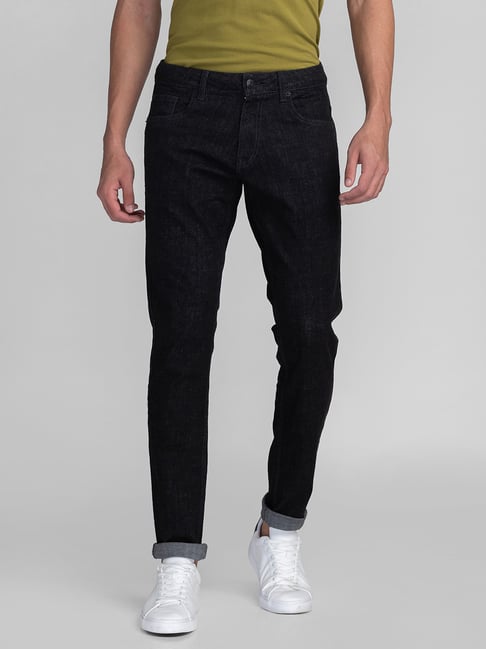 Giordano Black Slim Fit Lightly Washed Jeans-image-32