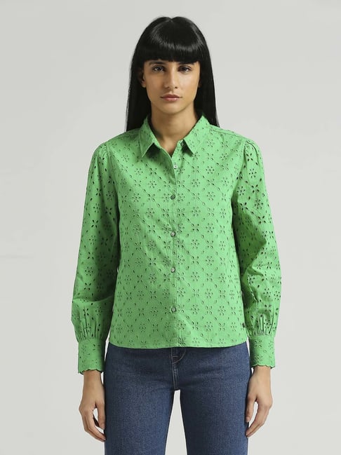 Green fashion shirt combination jeans