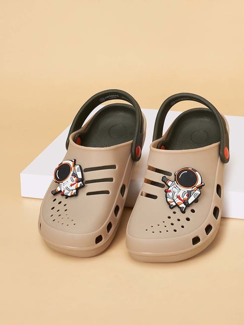 Pantaloons Junior Beige & Black Back Strap Clogs-picture-37