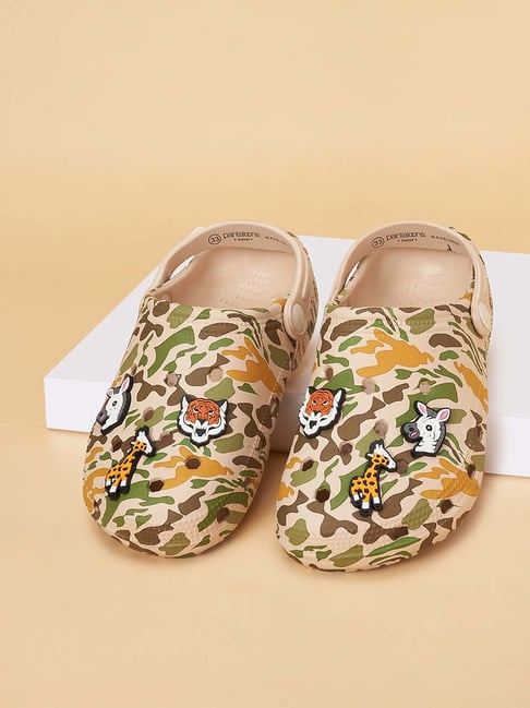 Pantaloons Junior Beige & Green Back Strap Clogs-picture-42