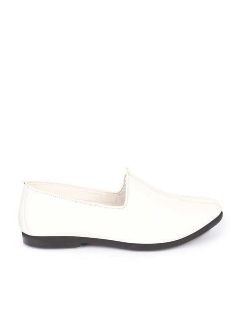 Fausto Men's White Casual Juttis-picture-29