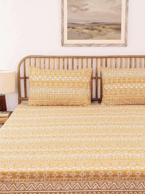 House This Kullu Patti Yellow Cotton 144 TC King Size Bedsheet With Pillow Covers-picture-14