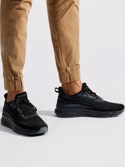 Neemans Men's Dashing Black Training Shoes