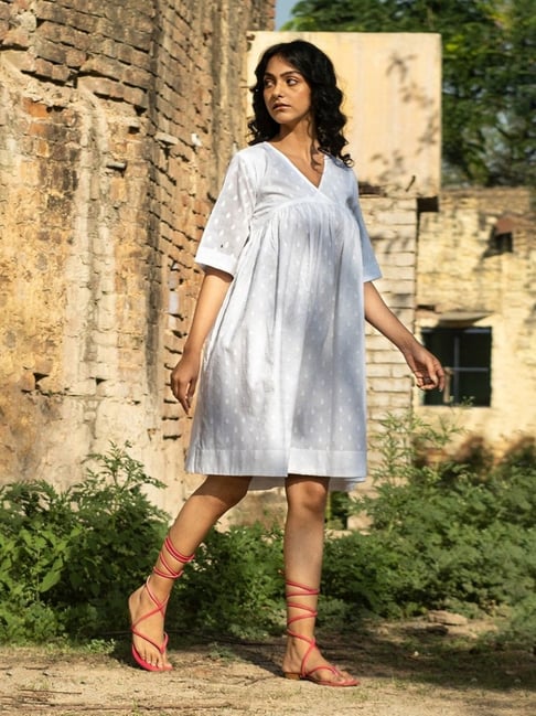Akiso Kora White Short A-line Dress With Front Gathers