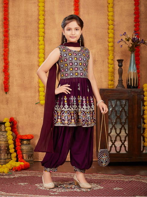 Aarika Kids Purple Embroidered Kurta, Salwar, Dupatta, Sling Bag with Unstitched Sleeves-image-18