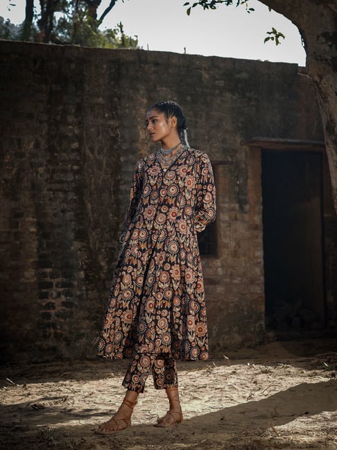 Akiso Black Block Printed Panelled Kurta With Embroidery Detail-picture-34