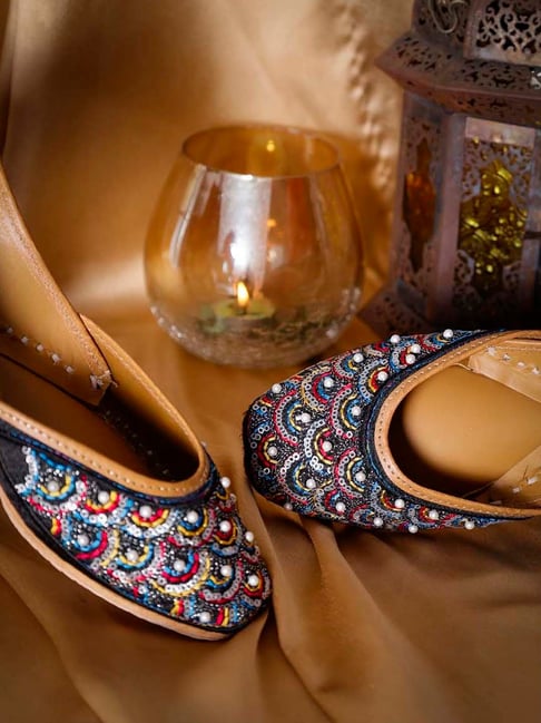 Glam Story Women's Arsh Multicolored Ethnic Juttis-picture-46