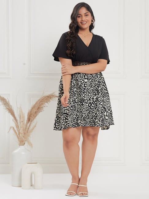 CURVE BY KASSUALLY Black White Printed Skater Dress