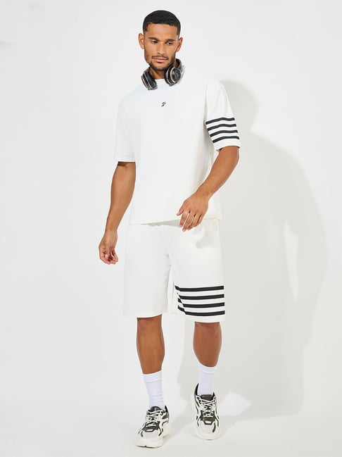Styli White Relaxed Fit Striped Oversized T-Shirt & Shorts Set-picture-27
