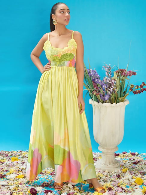 tata cliq luxury dresses The season is shifting and so is your style. , Explore latest  Spring/Summer 26 trends at Tata CLiQ Luxury., Shop link in bio, [Luxury,  Fashion, Spring Summer 2026, Trends, Tata CLiQ Luxury]