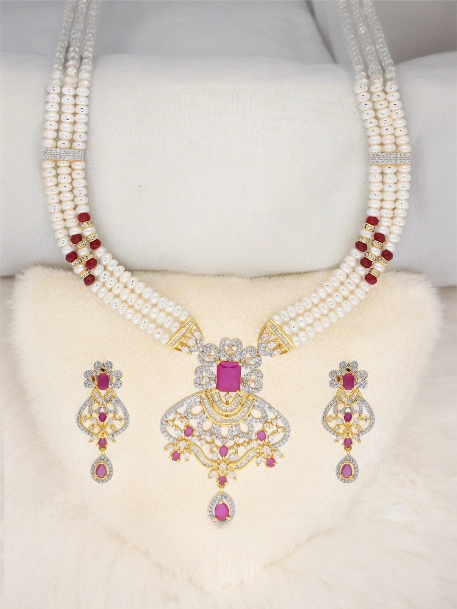 White pearl necklace designs in gold hotsell