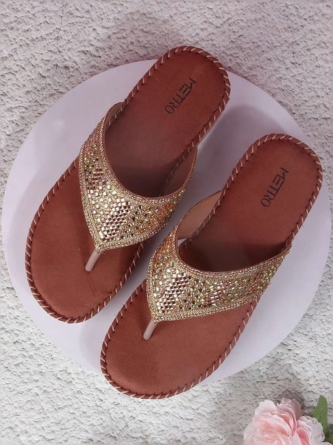 Mochi Women's Rose Gold Thong Wedges-picture-23