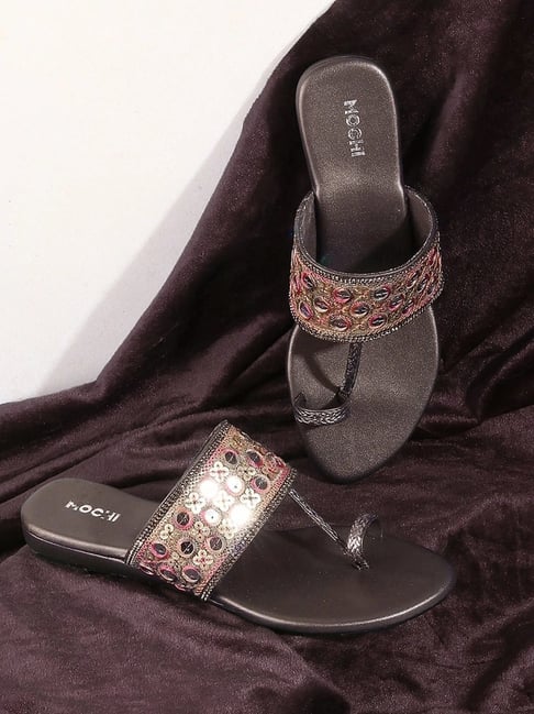 Mochi Women's Gun Metal Toe Ring Sandals-picture-35
