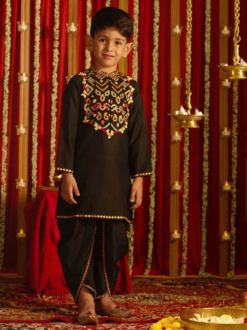 VASTRAMAY Boys Black Embroidery Full Sleeves Kurta Sets-picture-39